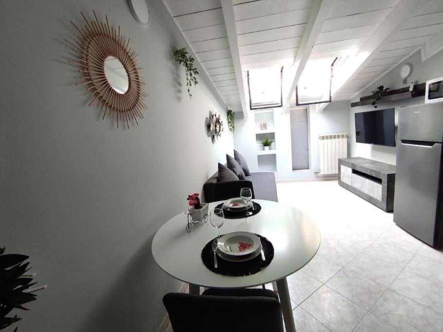 شقة Free Parking Tiny House Wifi Netflix 15 Minuti Dal Duomo ميلان المظهر الخارجي الصورة