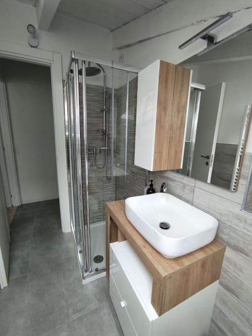 شقة Free Parking Tiny House Wifi Netflix 15 Minuti Dal Duomo ميلان المظهر الخارجي الصورة