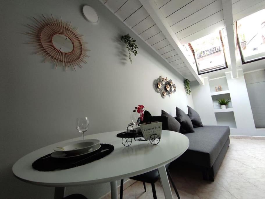 شقة Free Parking Tiny House Wifi Netflix 15 Minuti Dal Duomo ميلان المظهر الخارجي الصورة